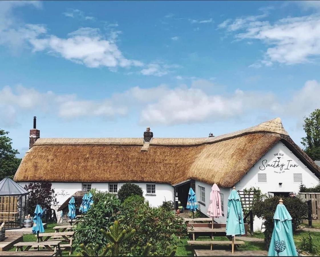 The Old Smithy Inn Welcombe Buitenkant foto