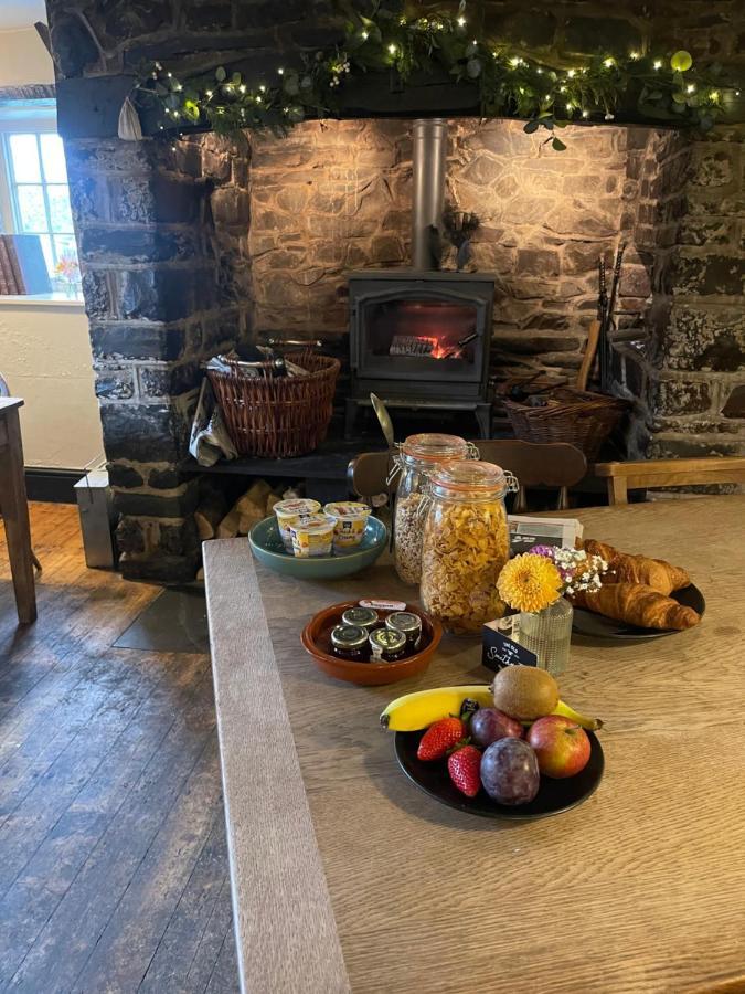 The Old Smithy Inn Welcombe Buitenkant foto
